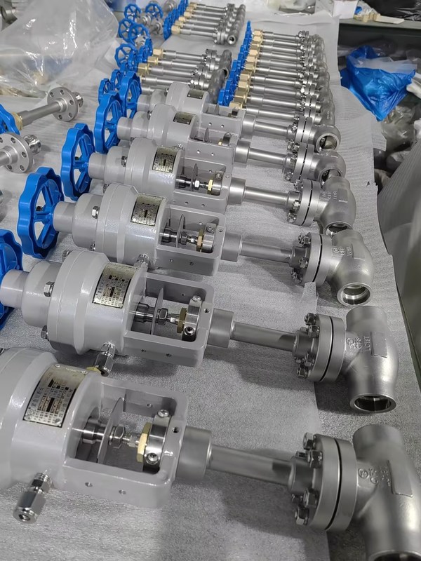 42Mpa Tekanan Tinggi Cryogenic Globe Valve dengan CF8/CF3 Valve Body untuk aplikasi LNG/LOX/LIN dan kisaran suhu -196 hingga +80°C